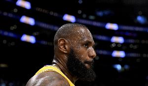 ESPN：有几支队伍在“皱着眉头”试图去了解詹姆斯是否会被交易